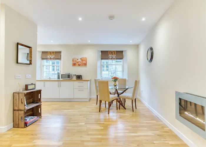 The Gloucester Lane Residence